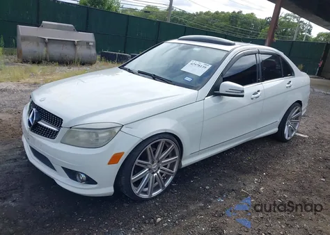 2010 Mercedes-Benz C 300 Sport 4Matic z USA, uszkodzony, nr VIN WDDGF8BBXAR090996